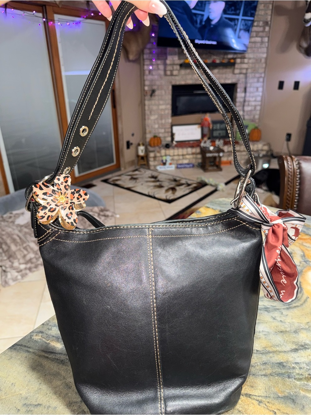 Vintage Y2K Coach Soho 1415 Black Leather Hobo Shoulder Bag Contrast Stitching